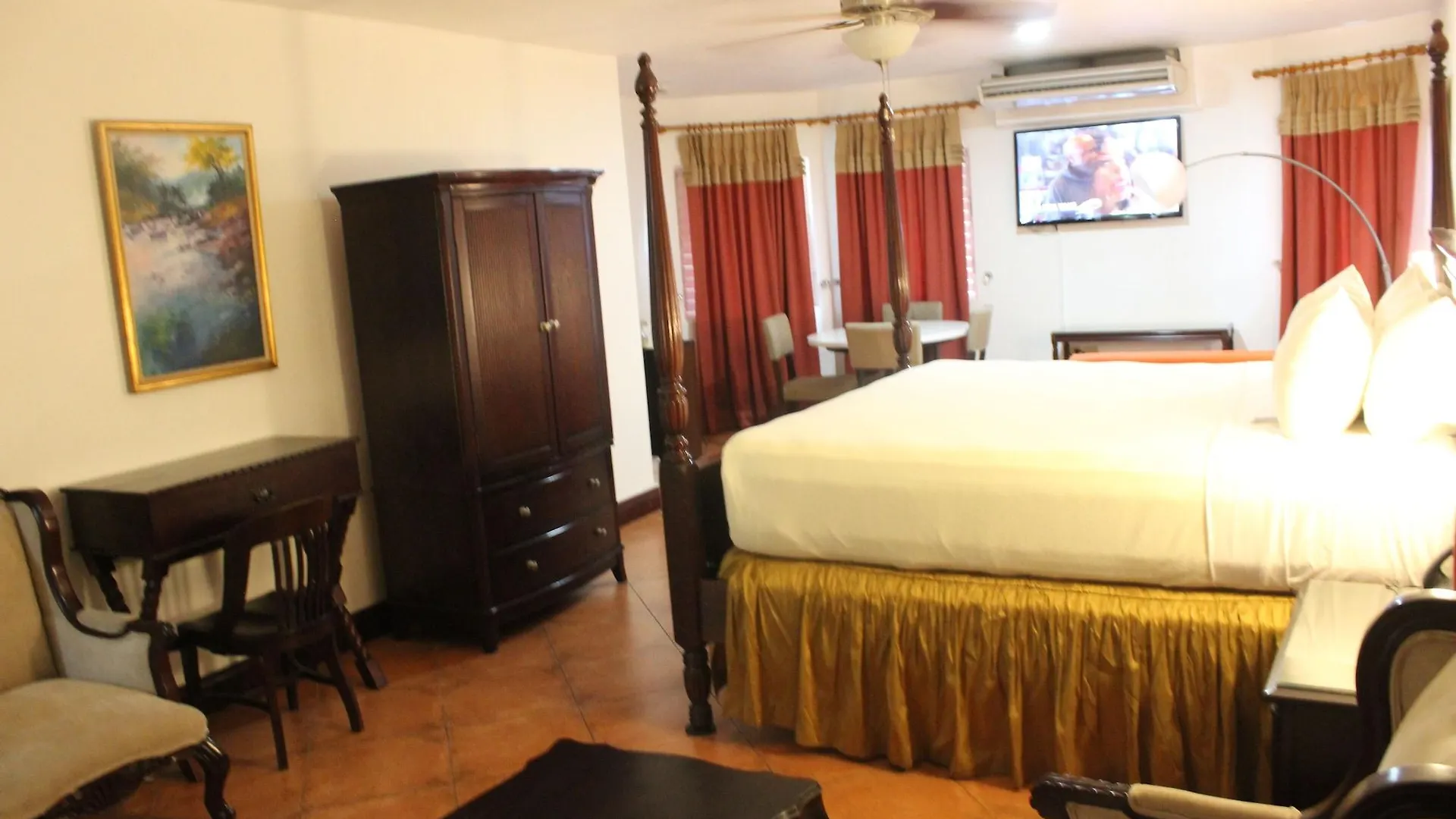 קינגסטון Altamont Court Hotel