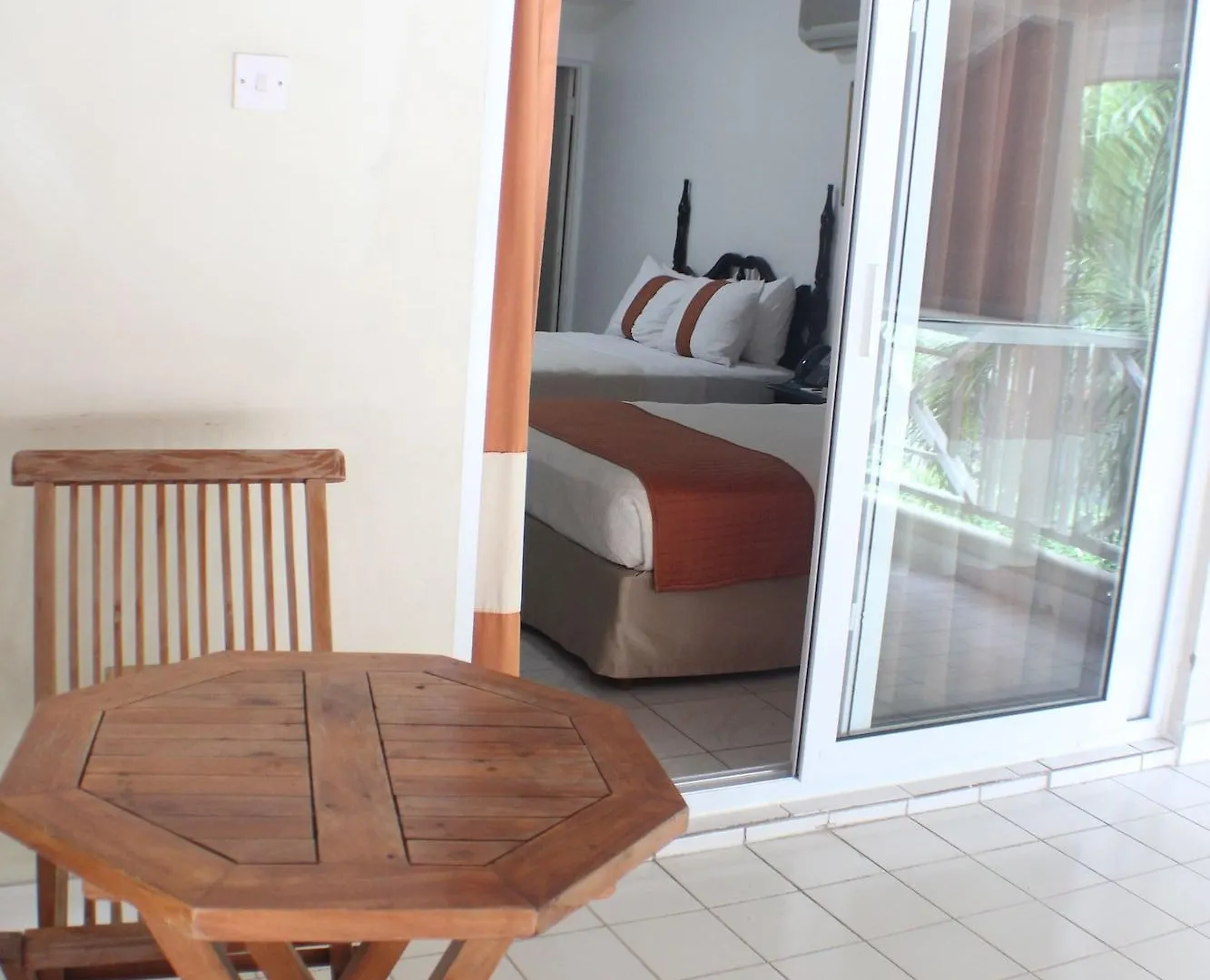 קינגסטון Altamont Court Hotel