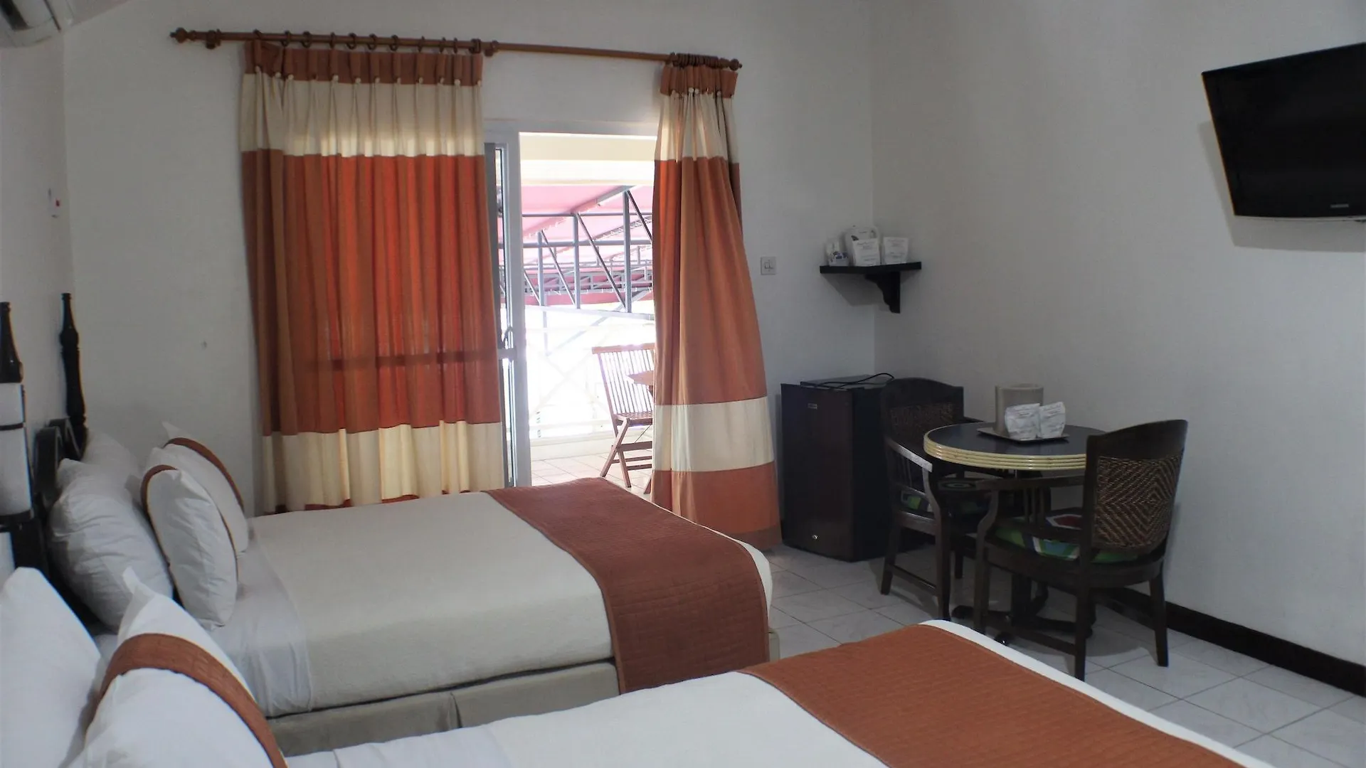 קינגסטון Altamont Court Hotel