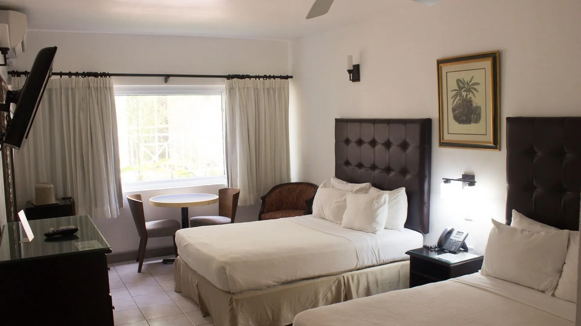קינגסטון Altamont Court Hotel