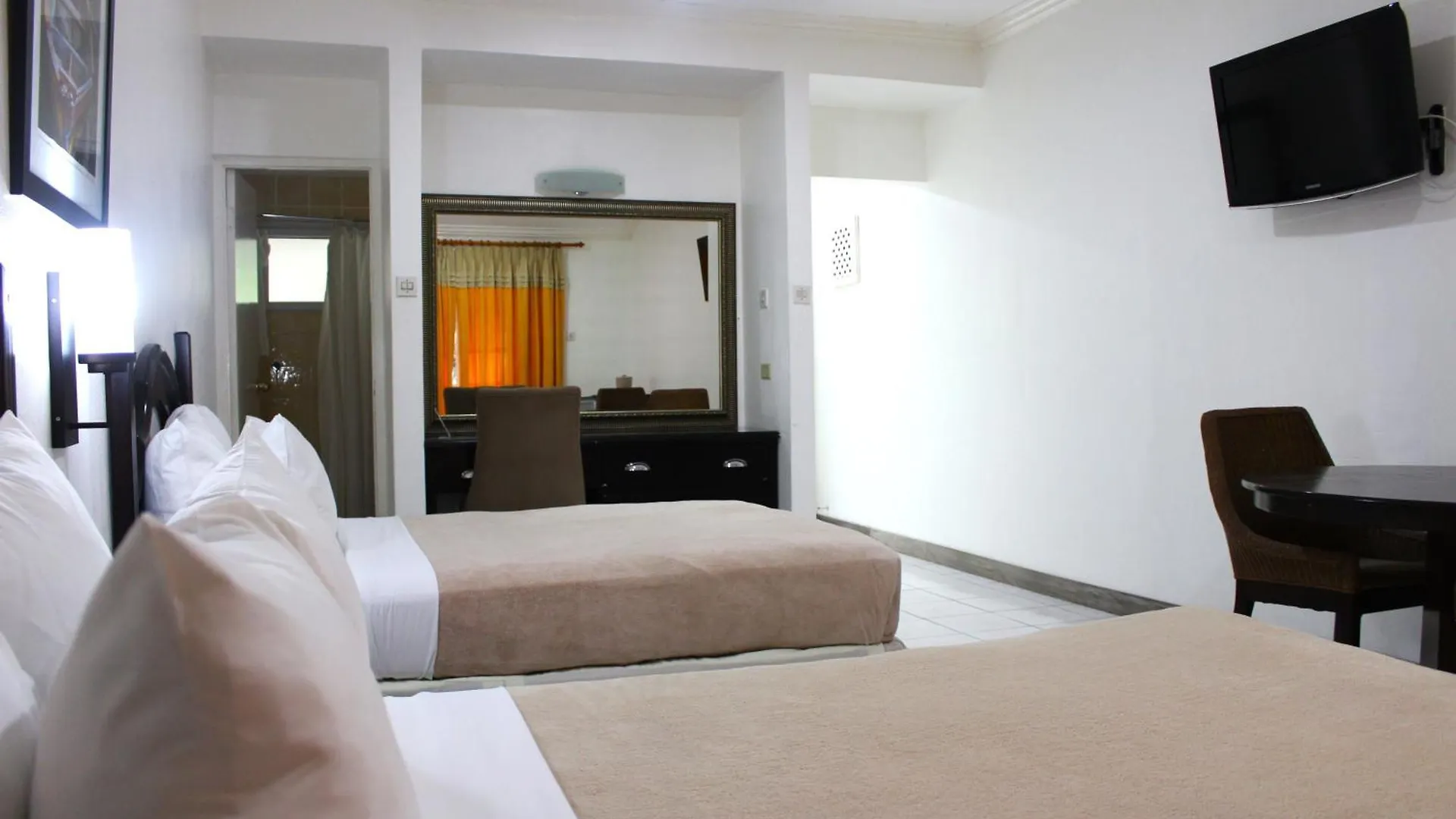 קינגסטון Altamont Court Hotel
