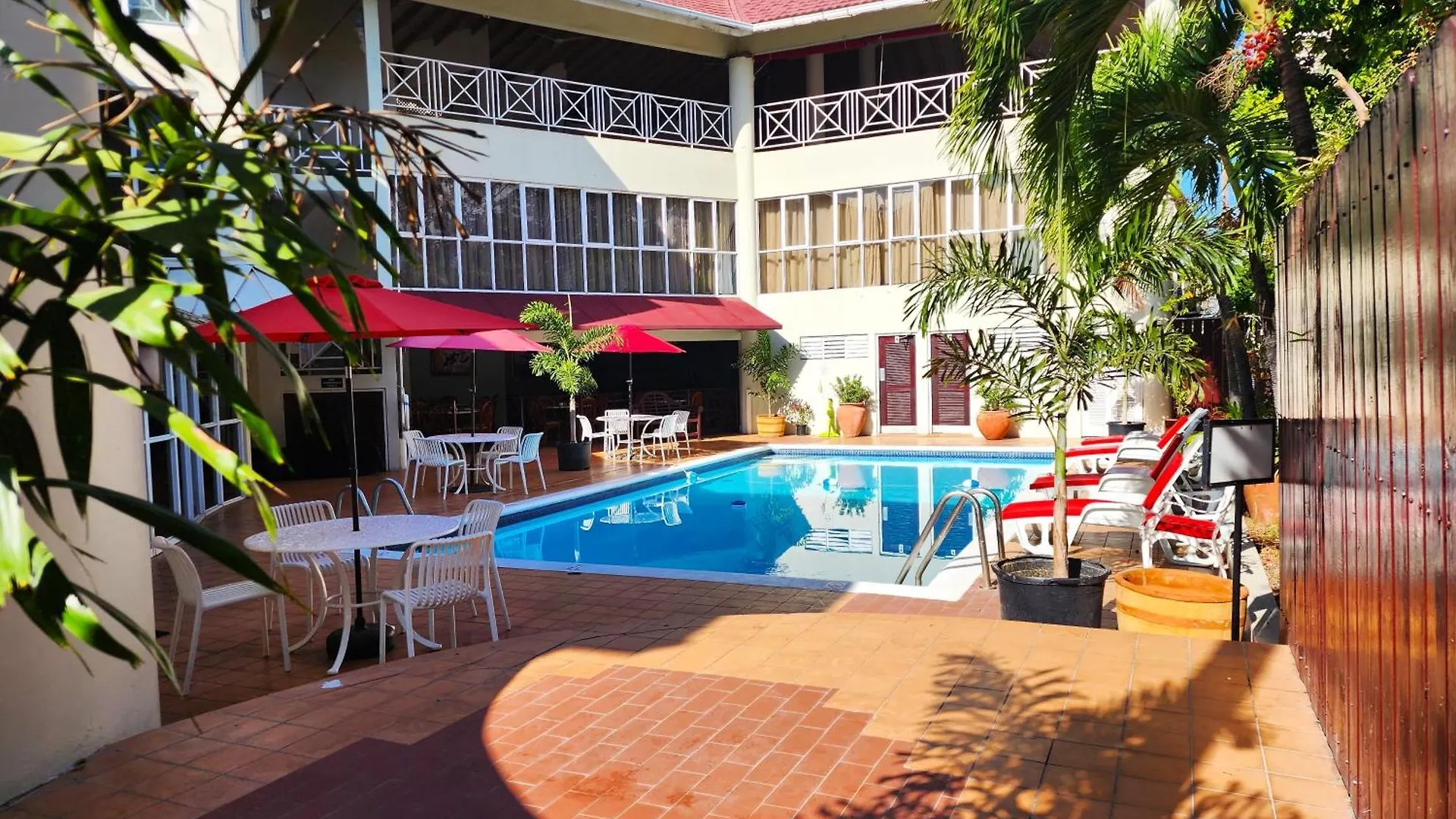 קינגסטון Altamont Court Hotel