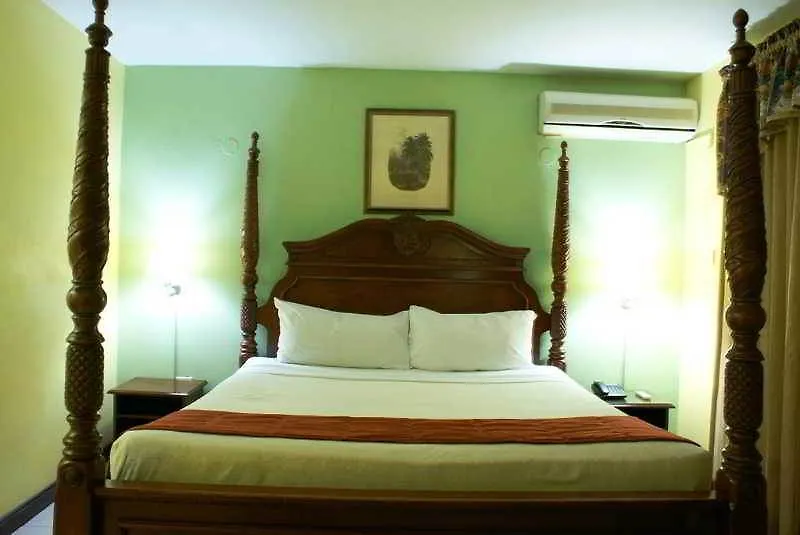 ***  קינגסטון Altamont Court Hotel ג'מייקה