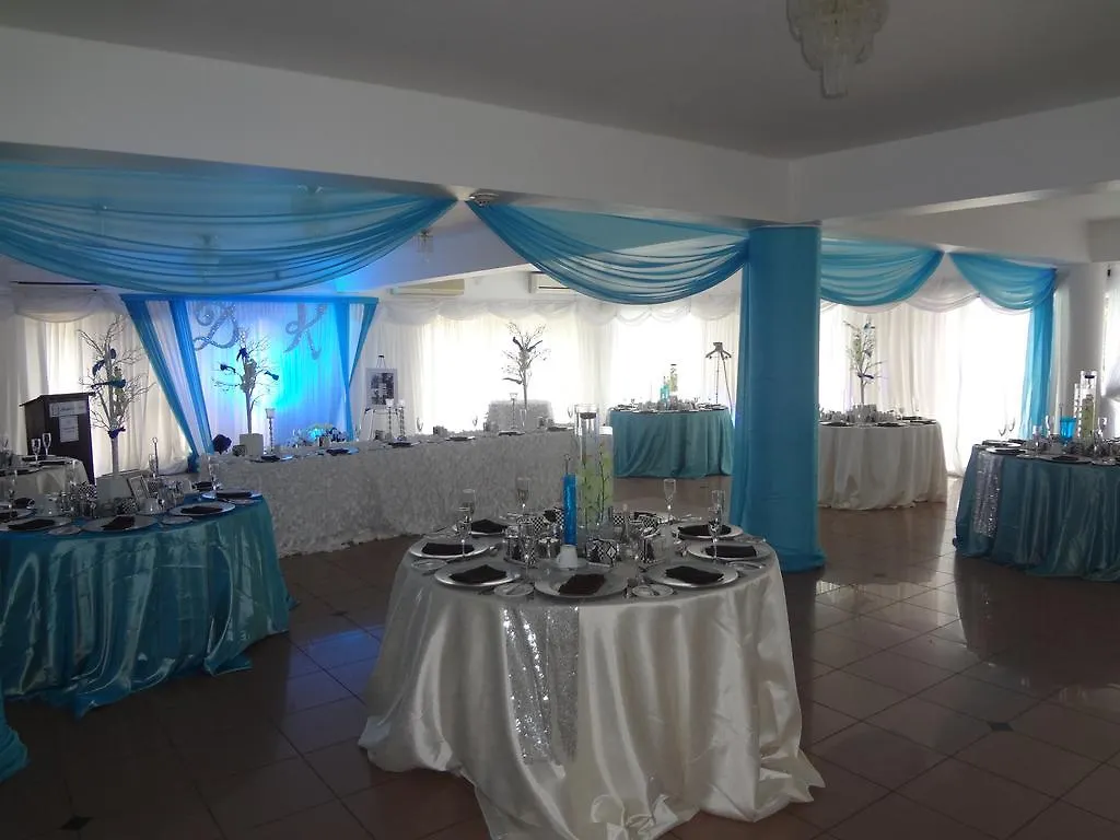 קינגסטון Altamont Court Hotel